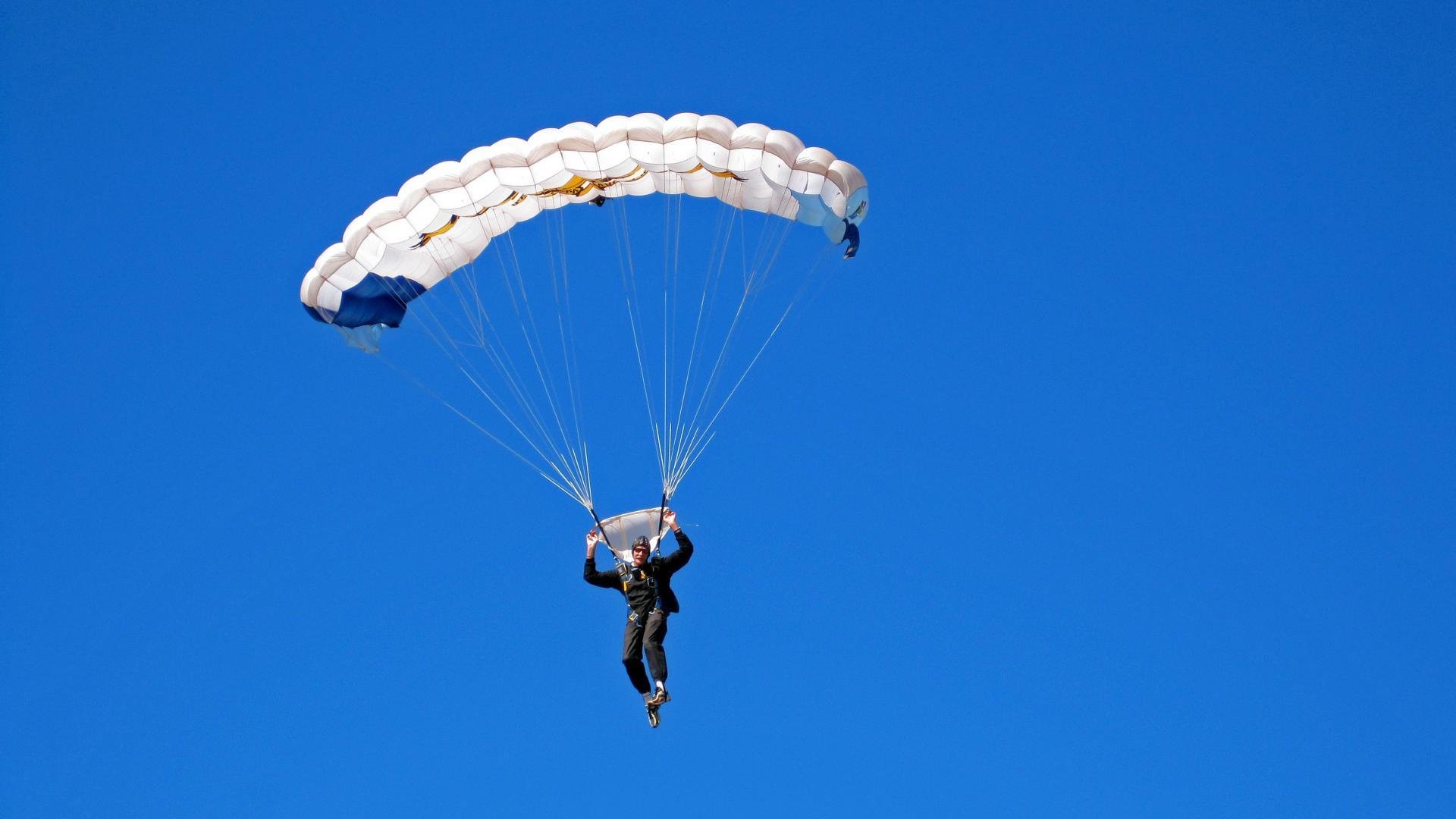 CBA季后赛激战正酣 辽宁本钢力克广东东莞大益迎开门红