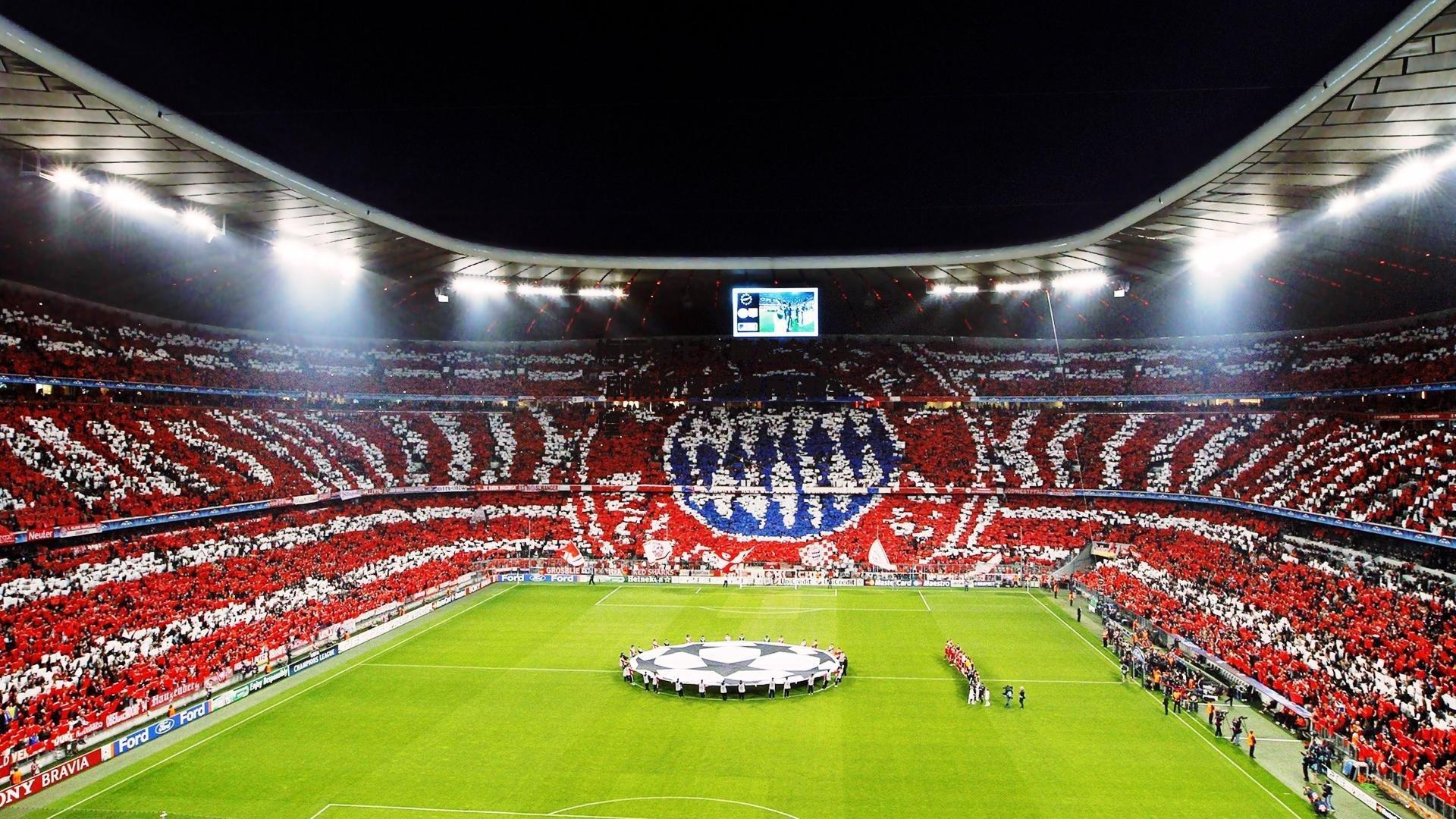 梅西第七次捧起金球奖 刷新历史纪录再创辉煌